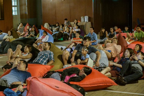 Pillow Fight! – Sleepover for Children 