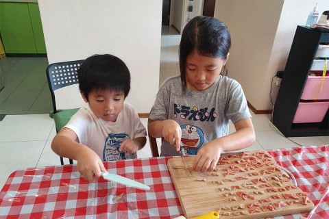 Oodles of Noodles: Inter-generational Food-making Session