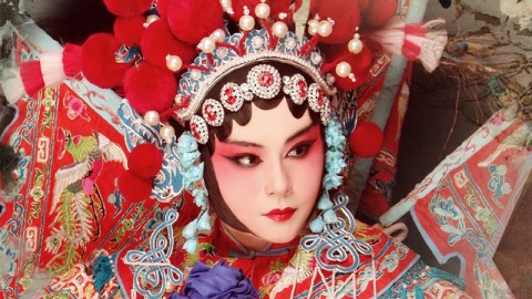 Soak up on classic Chinese opera shows by Yimo, a renowned opera singer 