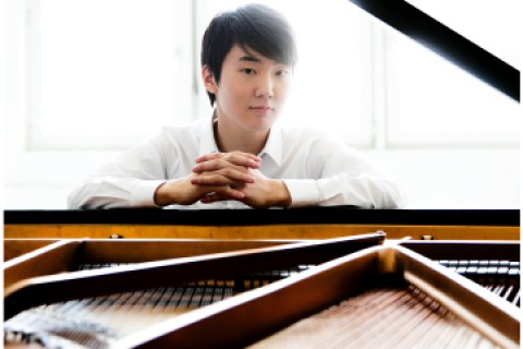 Seong-Jin Cho in Recital