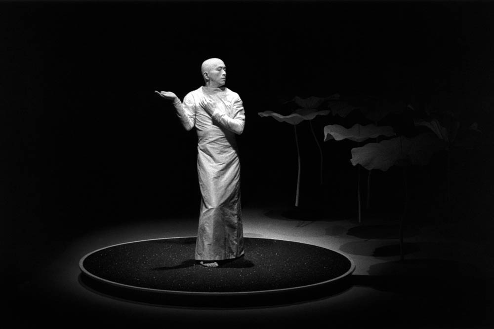 review kagemi beyond the metaphors of mirrors 1