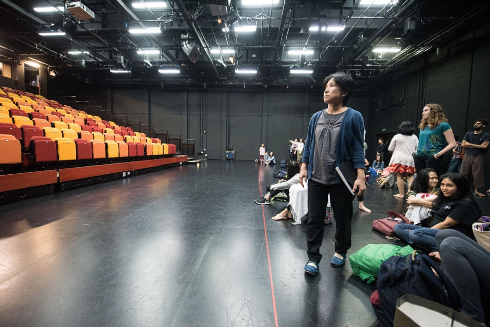 11 20170223 review confronting the absent audience 2