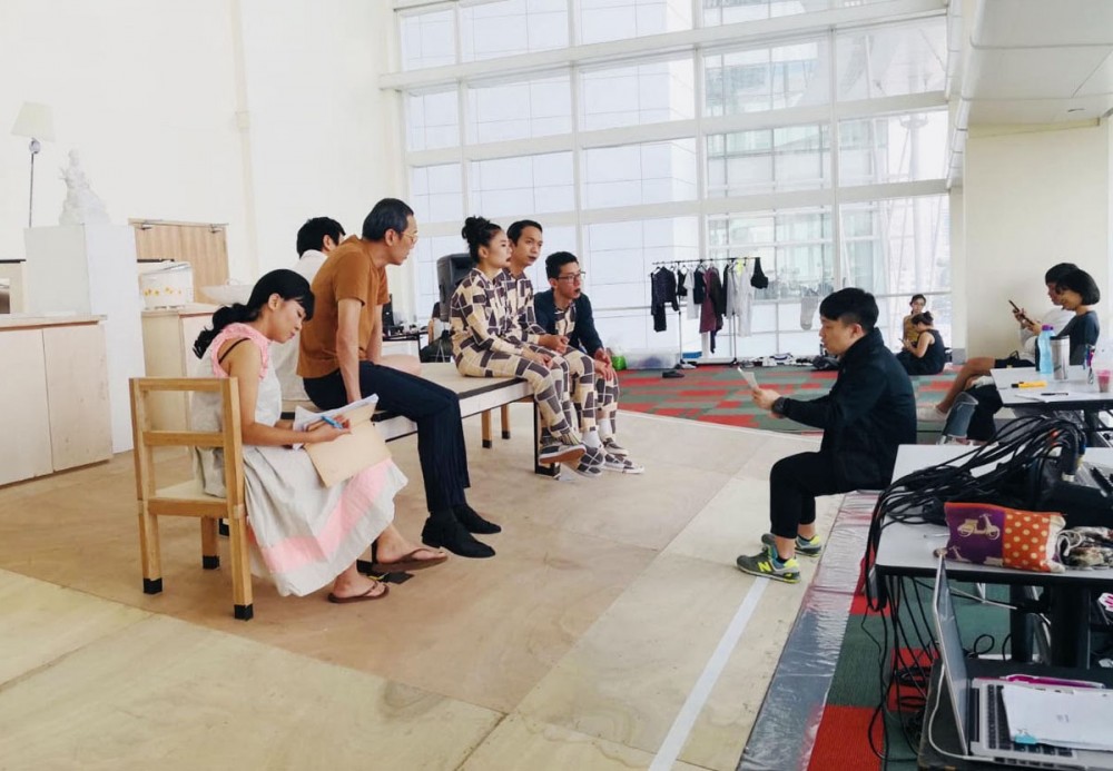 0 in the rehearsal room with oliver chong and the cast of citizen dog 3